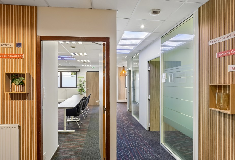 V2 Accueil Entrée Centre affaires Vannes Laroiseau Rdc - Immoffice